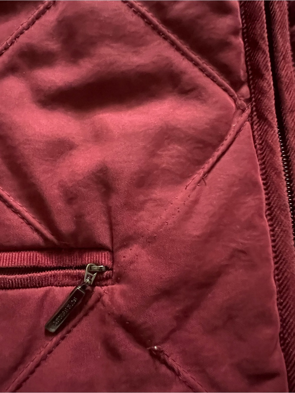 Burberry Vintage Quilted Women's Coat in Burgundy - Picture 11 of 14